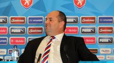 Čeští fotbalisté jsou v kleštích. Kvůli Peltovi i tajuplnému dopisu