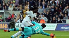 Kanonýři nastříleli Swansea tři góly, Čech má šestou ligovou nulu