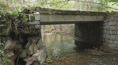 Povodně odřízly obec. Na opravu mostu by potřebovala tři roční rozpočty