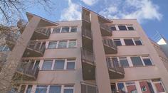 Výkaly i nadávky. Obyvatelé pražského domu zažívají kvůli sousedům horor