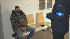 Sousedské spory měly vygradovat pokusem o vraždu. Muži hrozí 18 let