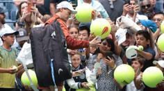 Další skandál na US Open. Fanoušek chtěl Sinnera okrást přímo na kurtu