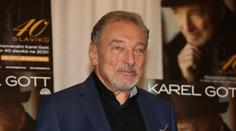 Emigrace, STB i výslech rodiny! Karel Gott neměl lehký život