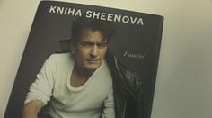 Charlie Sheen má za sebou bouřlivý život. Ve své autobiografii jde až na dřeň