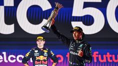 Verstappen byl penalizován, o druhé místo nepřišel. Je šílený, zuří Hamilton