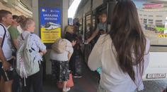 Ukrajinci zaplnili autobusová i vlaková nádraží. Do vlasti ale míří jen na dovolenou