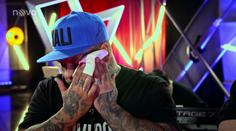 Schizofrenik Daniel ohromí Kaliho! Tvrdý rapper neudrží slzy