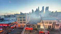 Při požáru v centru Los Angeles se zranilo nejméně 11 hasičů
