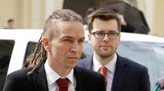 Rozkol u Pirátů. Strana si odhlasovala konec Michálka, Bartoš rezignaci nepřijal