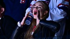 Sexy fanynka českého kapitána! Blondýnka Pecháčková zastínila i hokej
