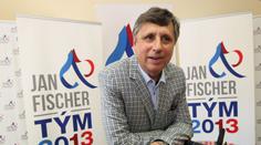 Fischer má 50 tisíc a může kandidovat. Zeman mu ale dýchá na záda