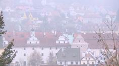 Česko zahalila mlha. Ošklivé počasí bude i po zbytek týdne