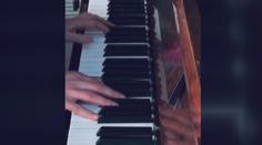 Za zvuku sirén. Ukrajinský pianista ve Lvově vyjadřuje odpor k invazi