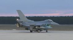 Slovensko se konečně dočkalo. Z USA jim přiletěly nové stíhačky F-16
