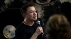 Další trable Elona Muska. Kvůli vtípku musí opustit místo v Tesle