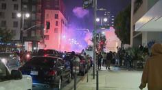 Los Angeles v plamenech: Vinu za nepokoje si přehazují Trump a guvernér, popsal Sokol