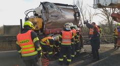 Na dálnici D46 havarovala cisterna, silnice už je průjezdná