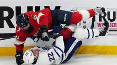 Gudas opět řádil, ostře sejmul i Kämpfa. Má jiný dres, hájil se řízný obránce