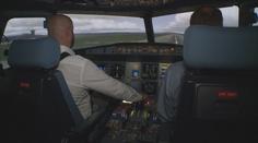 Výcvik dopravních pilotů v Praze. Na letišti trénují letušky i stevardi