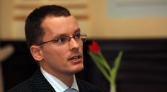Lidé se musí vrátit k úspornému způsobu života, radí ekonom