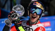 To je nešika. Hvězdný lyžař si rozmlátil trofej, ve sněhu sbíral střepy