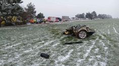 Brutální nehoda, auto se po silném nárazu rozpůlilo. FOTO