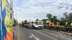 Řidič odtahovky omdlel za jízdy a způsobil nehodu! 2 ženy se zranily