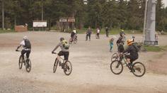 Zájem o trailovou cyklistiku roste. K úrazům vyráží záchranáři i 10krát za den