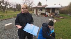 Žena s nemocným synem přišla o bydlení i peníze. Z nesnáze jí pomáhají cizí lidé
