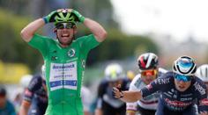 Neuvěřitelný Cavendish opět první. Na slavné Tour dotahuje legendu