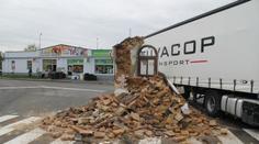 Maďarský kamion zdemoloval památnou kapličku ve Strážnici!