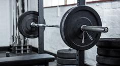 Na Bali zemřel známý fitness influencer. Činka s 210 kily mu zlomila krk