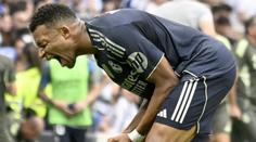 Real nezastavila ani červená karta. Atlético vyhrálo, přišlo ale o Hancka