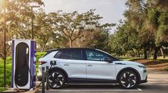 Proč teď dává ojetý elektromobil největší smysl? Češi se jich už nebojí