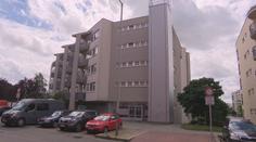 Švábi, hluk a požáry. V Praze řeší lidé problémy s novými sousedy