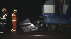 Opilý řidič nechal auto stát na přejezdu, smetl ho vlak