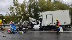 Vážná nehoda na D3: Dodávka narazila do značky údržby. Na místo letěl vrtulník