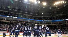 Noc českých gólmanů: Pavelec i Mrázek hvězdami zápasu