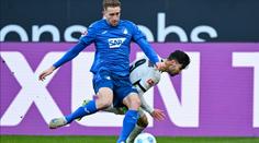 Kadeřábek s Hložkem byli u porážky. Bayern spasil kanonýr Kane