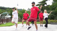 Z fotbalistů Sevilly se stali tanečníci a zpěváci. Vyzkoušeli si korejský pop