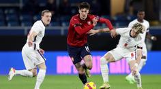 Lvíčata v klíčové bitvě padla s Anglií. Šance na přímý postup stále žije