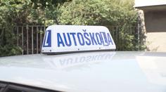 Policisté zadrželi zkušebního komisaře. Za úplatu měl vydat desítky řidičáků