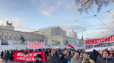 Ve Vídni protestovaly tisíce lidí. Vadí jim lockdown a povinné očkování