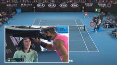Nadal trefil do hlavy podavačku míčků. Pak ji něžně políbil