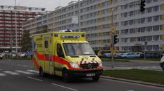 Tragická nehoda na Karlovarsku: Jeden z řidičů zemřel, další je zraněný
