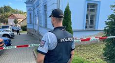 Vražda a sebevražda na Karlovarsku: Podezřelý se zastřelil za jízdy