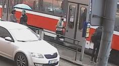 Cestující měl napadnout a okrást revizorku v Brně. Pátrá po něm policie