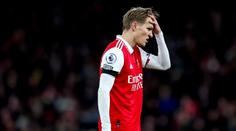 To je smůla. Fanoušek zrušil dovolenou, aby viděl Arsenal vyhrát titul. Žena zuří