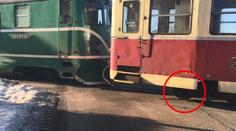 Na úzkokolejce vykolejil vlak! Trať byla celé dopoledne uzavřená