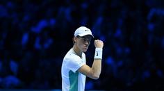 Djokovič byl na Turnaji mistrů kousek od vyřazení. Zachránil ho italský mladík